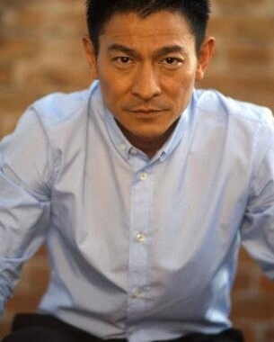 同是香港娱乐圈的天王,因竞争关系拒绝同台,即便老了依旧有魅力