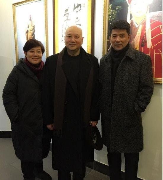 哥哥大导演妻子是名演员,他55岁成影帝,对患病妻子知恩图报