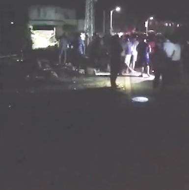 广东一货车冲进广场舞人群 致3死7伤