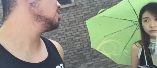 网络主播公园相亲备受歧视.这是一个看职业的社会?
