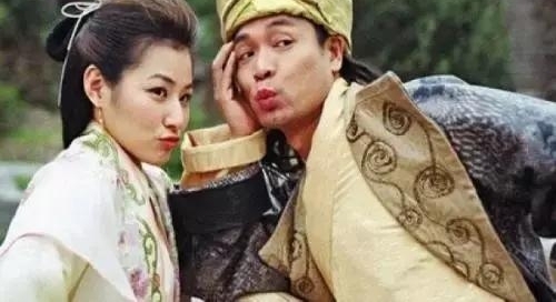 新人王一博捞到好角色,邓超佟大为却要跑龙套?贵圈还得靠背景!