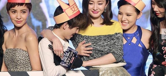 郭敬明陈学冬聚会照片曝光,其中更有耐人寻味的举动