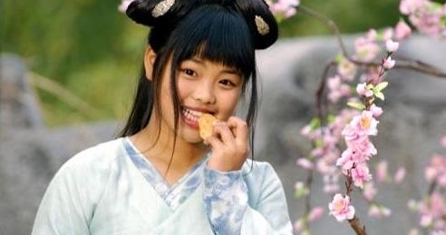 25岁莫小贝近照被批丑,看到荣誉证书都闭嘴了,网友评论太诚实