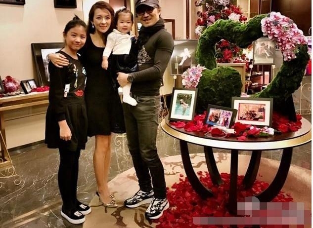 38岁章子怡近照曝光,满脸雀斑似大妈,嫁三婚汪峰被赞最美后妈