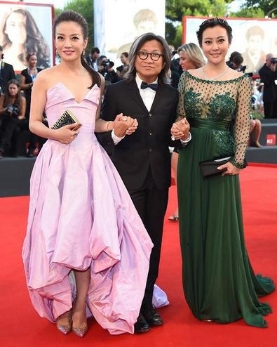 41岁赵薇和38岁郝蕾,同是微胖美人,同框一对比差距就出来了