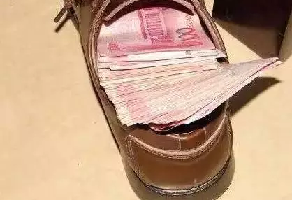 ＂����＂ʳ�͹黹�οͶ�ʧǮ�� ȴ��Ь�����2000Ԫ