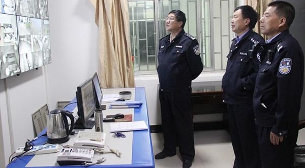 王栋副局长前往平川区拘留所开展“夜查”行动