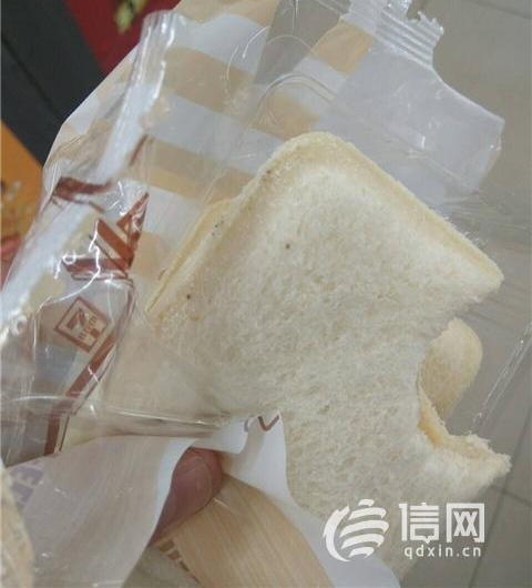 面包没出保质期就发霉 厂家:不加防腐剂