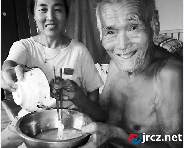 献县李凤杰照料孤寡老人28年——