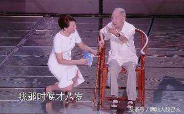 董卿跪地采访的是谁 董卿在他面前三次跪下