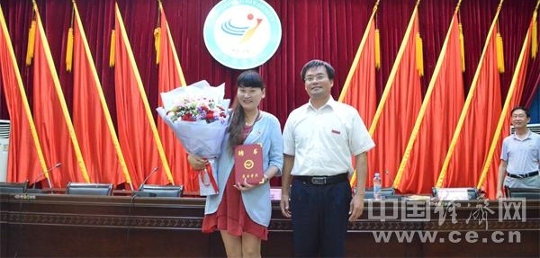 感动中国乡村女教师支月英与大学生分享37年的坚守历程