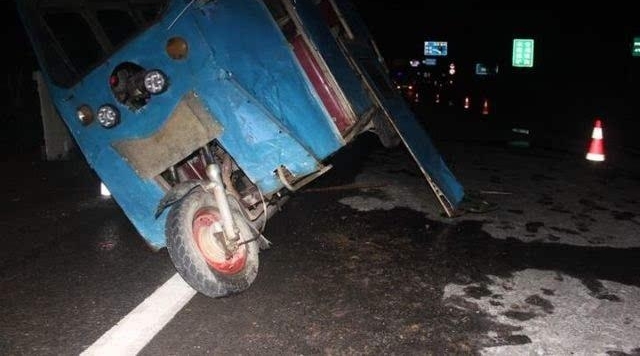 ����������ҹײ�ϡ��ճ�����ؼ�˯�����賿�ӵ�����绰������ײ�����ˣ���