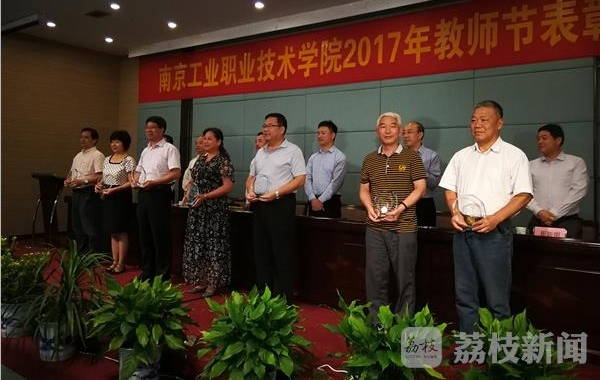 �Ϲ�ԺΪ��ʦ�����衰�����