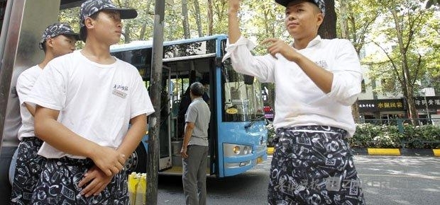 奶茶店为何刷屏?原来全是一群盲聋哑孩子在打理