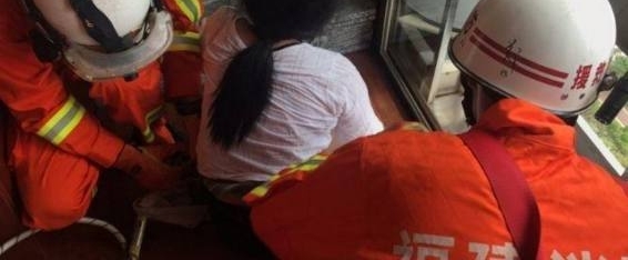 Ů��һʱ�벻����18¥���� û�뵽��17¥�Ծ���ͷ