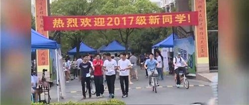 ��һ��������������׹�������� ͷ���ŵ��Ƿ����������˹��ͣ�