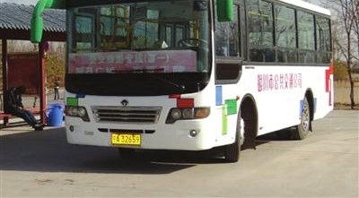 坐公交去旅游安逸还便宜