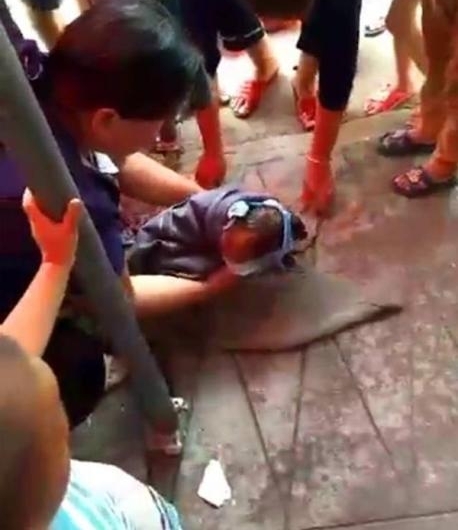 产妇“当街产子独自离开”系谣言 均已出院