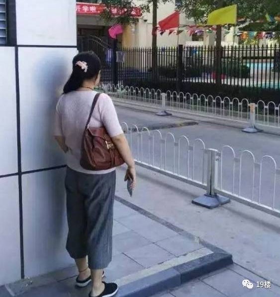 �ֵ���ѧ�� �ҳ��׷�ʹ�������ж��ž���