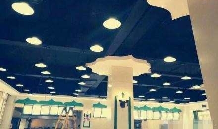 �ӱ�һ��У���û����������������˼ҵ����á�С�����Ƕ������ˣ�