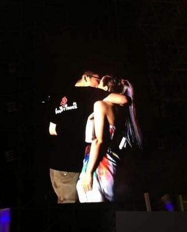 冯柯张靓颖差几岁 冯柯性虐张靓颖戴乳环