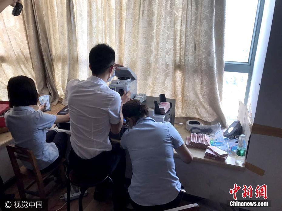 团伙“蚂蚁搬家”3年 走私了1亿多美元
