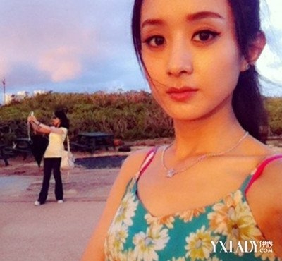 赵丽颖的胸罩被扒开 赵丽颖坐台背景被扒