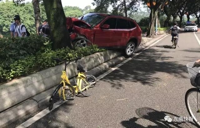 Ů���ﹲ������������ײ������