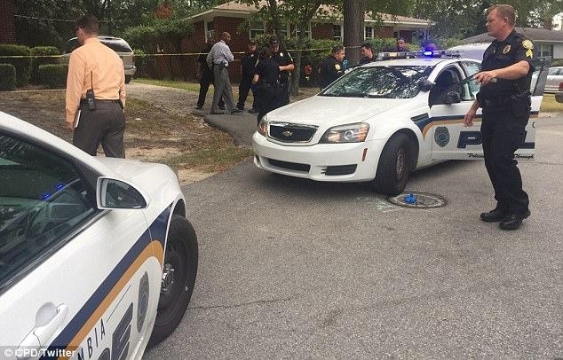 悲剧!南卡州2岁男童开枪误击自己身亡 父亲做出这样的举动