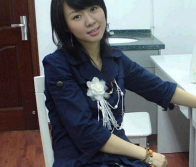 36岁卓依婷的近照,大家觉得美吗?