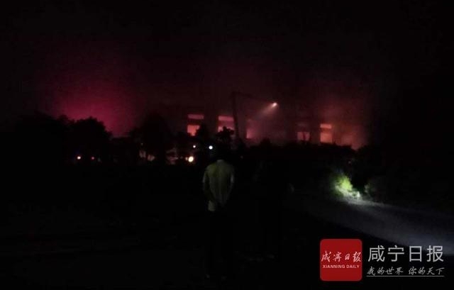 快讯:咸宁高新区一药厂火灾 暂无人员伤亡