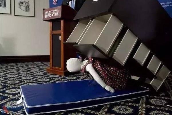 ��ĸһʱ�����3����ͯ���ҳ����ˣ��ú���Զ������ط���