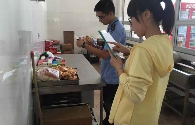 ��ѧ��һ�죬��Ⱥ�˵�һ��Ӧ��Ȼ��ȥʳ��