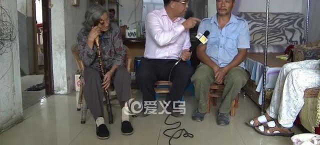 �����з�ʮ���ɸ�Ů���չ� ����Ǩ�׶�������ס��
