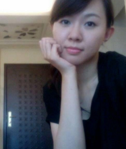 36岁卓依婷的近照,大家觉得美吗?