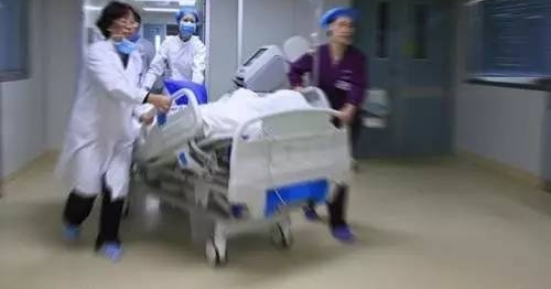 医院不是酒店,护士不是服务员,医生也不是厨子,除非你把自己看成一盘菜~!