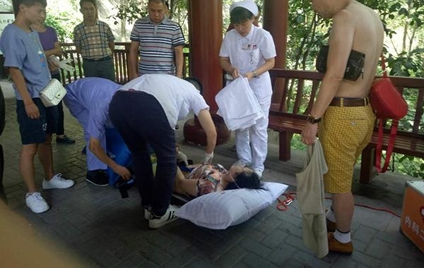 ����һŮ�������������ο��빫԰��������������ϰ�