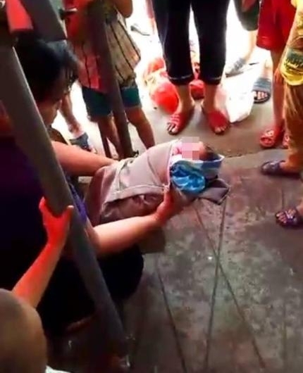 产妇“当街产子独自离开”系谣言 均已出院