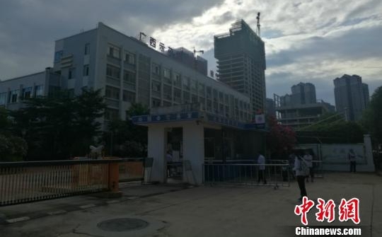 ����һ��ѧ��Ӧ���ᴰ�����ùҴ�������������