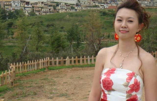 36岁卓依婷的近照,大家觉得美吗?