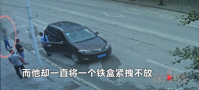 警方查车时驾驶员突然拔腿就逃 原因竟是...
