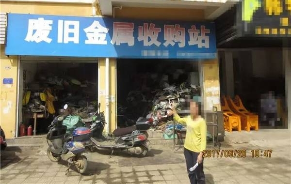 ��������·ĳС�������ϰ屻ץ�ˣ�զ���£�