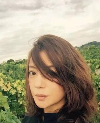 赵薇晒自家葡萄园 赵薇身价高达57亿