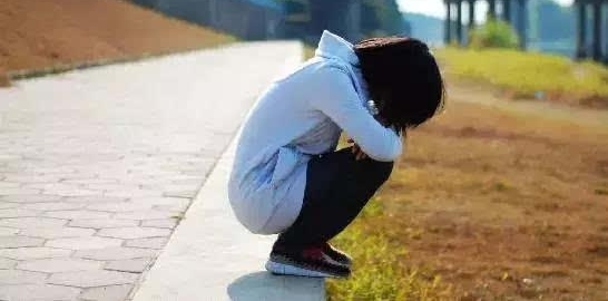 �Ϻ�Ů����ҳ��ߵ��˺��ݣ��񾯴�绰֪ͨ�����ȴ������һͨ��