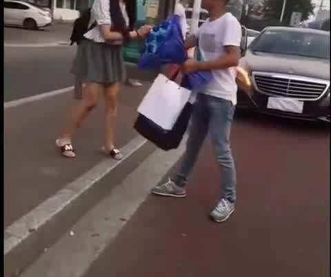 ��������������������飬Ů��ȴ�ƣ���������綯���������°࣡