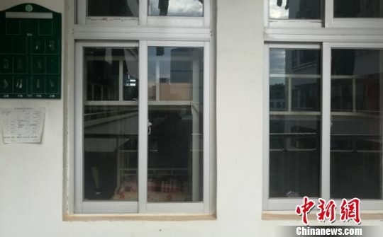 ����һ��ѧ��Ӧ���ᴰ�����ùҴ�������������