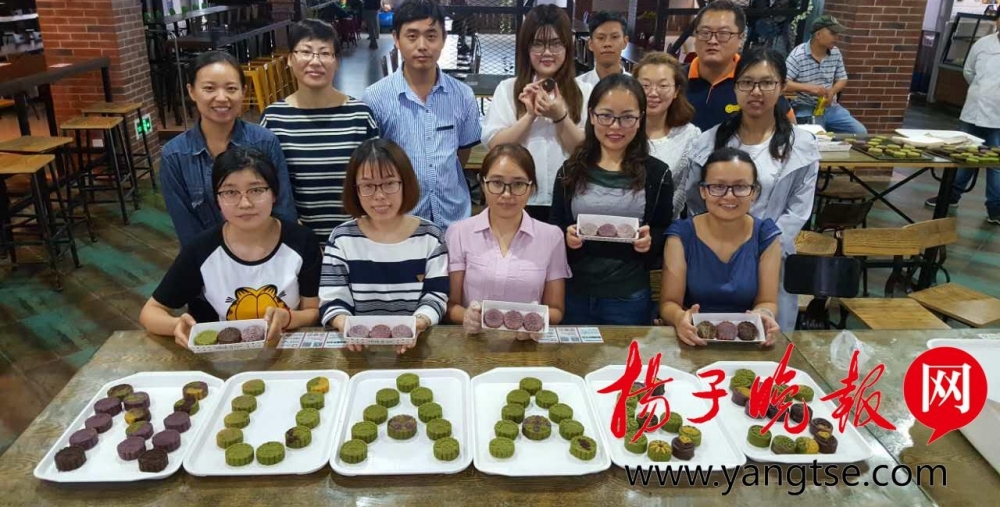 这个中秋节,来块“高校版”定制月饼呗