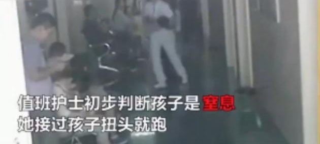 女童喝酸奶窒息护士抱她狂奔跑赢死神,儿童呛奶、异物卡喉这样做