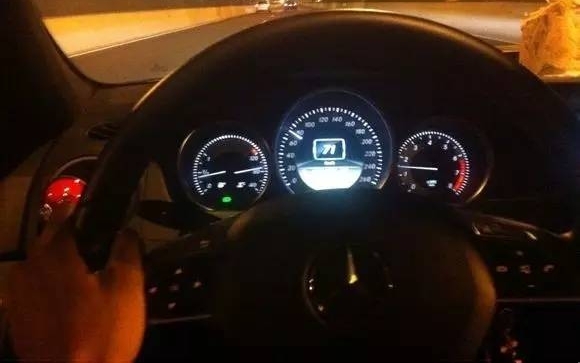 �Ϻ�һŮ�Ӽ��ճ�Ϊ���˻���4492��Υ�¼�¼����һ�����Լ���