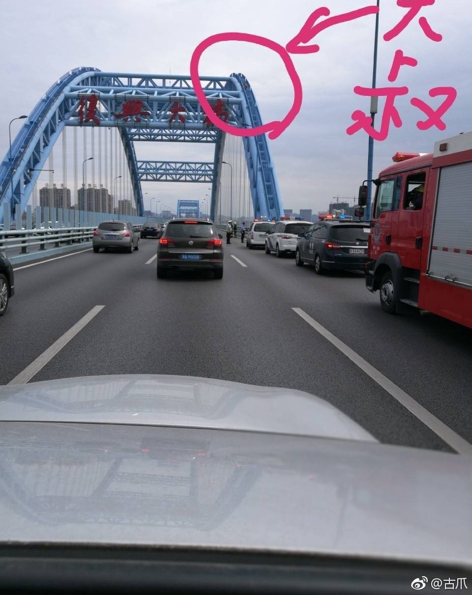 ���˴����������Ϲ���Ҫ���ţ����ڸ���·������ӵ��!
